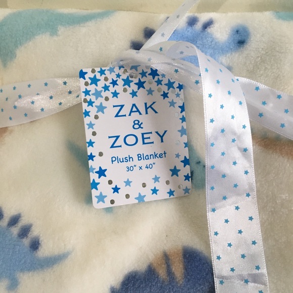 New baby bottles and blanket - Picture 4 of 6